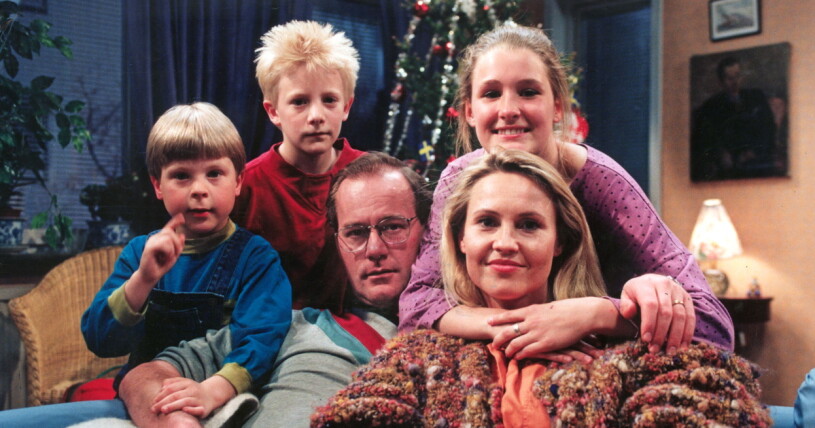 Carina Lidbom och Peter Haber i rollerna som mamma Karin och pappa Rudolf i Sunes jul. Sunes Jul med Carina Lidbom och Peter Haber