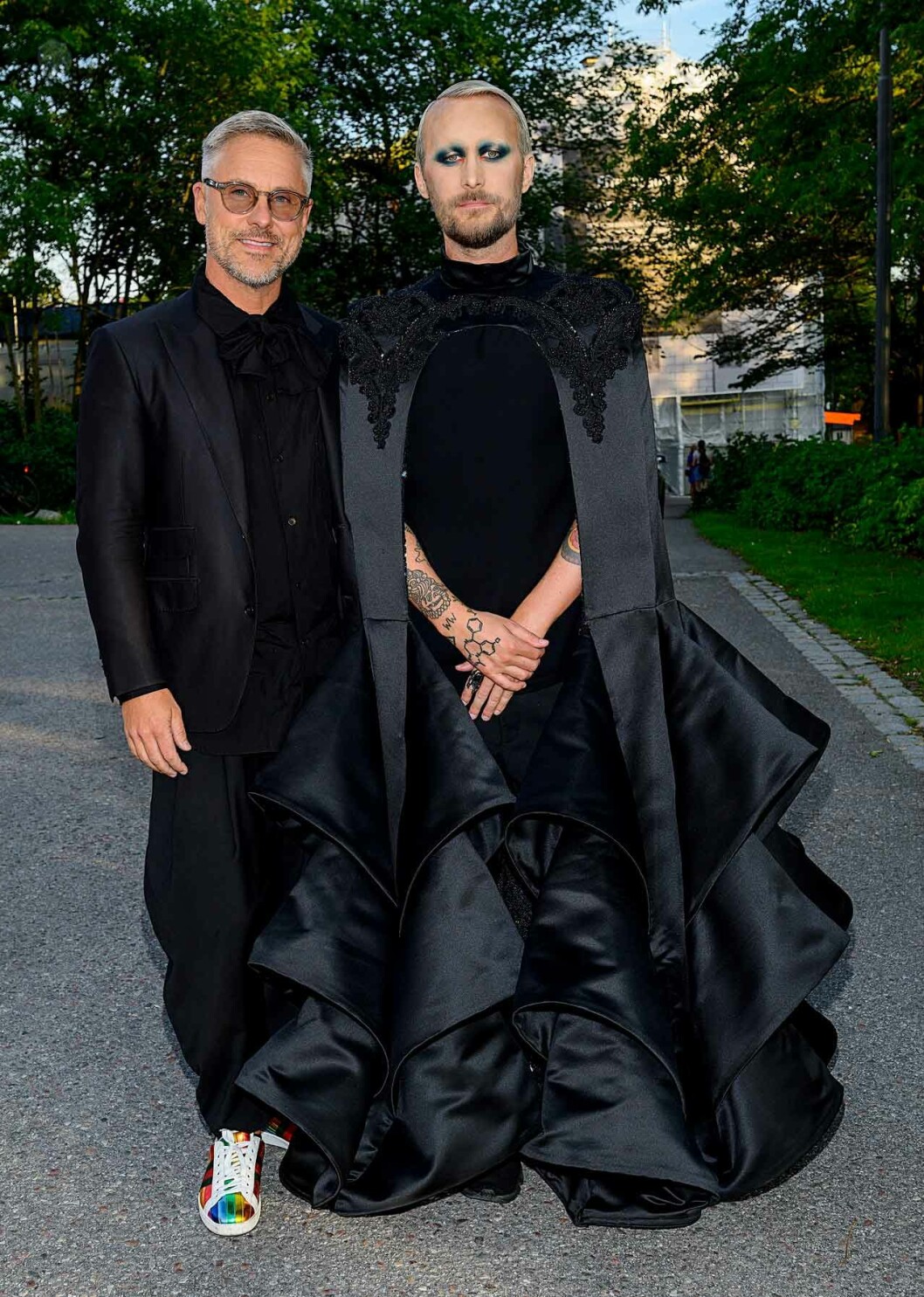 Black drama! Johan Hellström, hovfrisör, och modeprofilen Fredrik Robertsson.