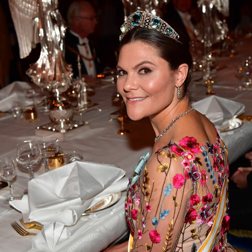 130-årigt linne på middagsbordet och ny svensk design på Victoria. Kronprinsessan Victoria