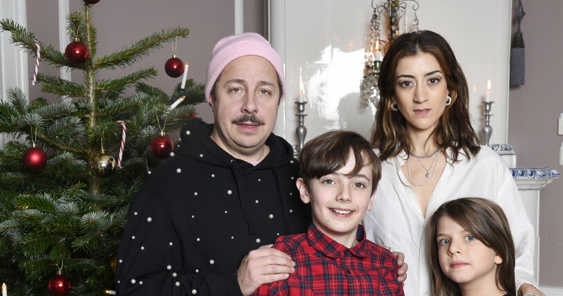 <font style="vertical-align: inherit;"><font style="vertical-align: inherit;"><font style="vertical-align: inherit;">Gizem Erdogan och David Sundin, Axel Adelöw och Paloma Grandin hade huvudrollerna i SVT:s julkalender "En hederlig jul med Knyckertz".</font></font></font>