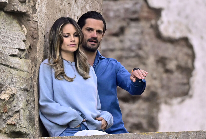 Vi älskar de snygga fickorna på Sofias 70-talsinspirerade jeans! Prinsessan Sofia och prins Carl Philip