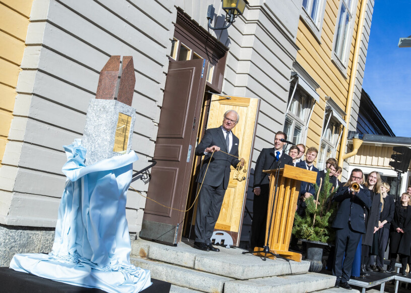 Högtidligt med tal av kungen, först på Rådhustorget i Piteå... Kungen Kungaparet Piteå 400 år
