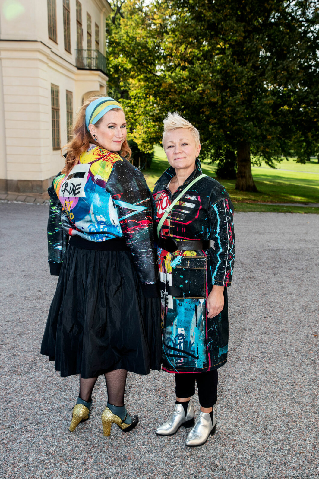 I Maxjenny-kläder kom Elinor Falkman och Elin Forslund. I Maxjenny-kläder kom Elinor Falkman och Elin Forslund.