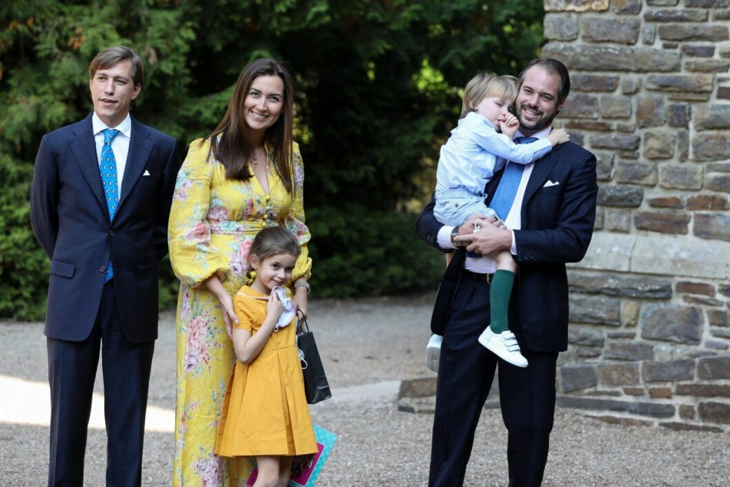 Prinsessan Claire bar gult, också hon. Klänningen kommer från Zimmermann. Prinsessan Claire