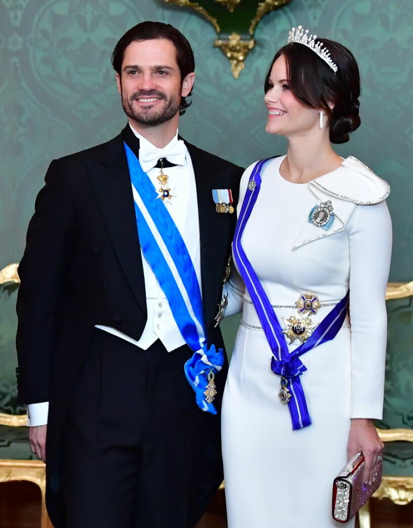 I den kungliga världen skiljer man på galamiddagar, som den som gavs vid det spanska statsbesöket i höstas, och representationsmiddagar, där fokuset är svenskt. Prins Carl Philip och prinsessan Sofia på galamiddag 2021