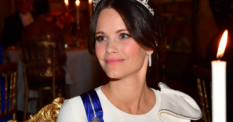 Prinsessan Sofia bar örhängena under banketten på slottet för det spanska kungaparet.