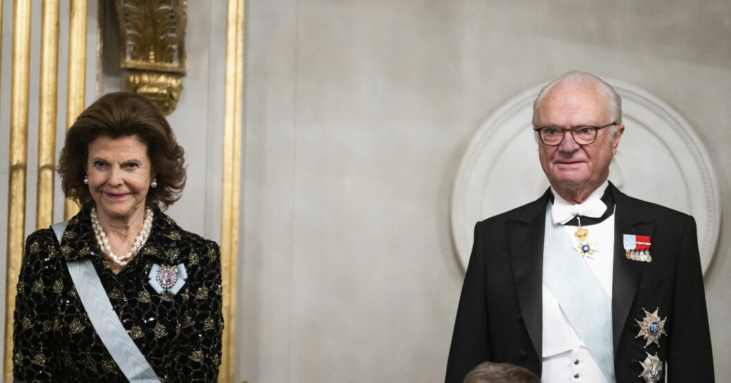 Drottning Silvia och kung Carl Gustaf firar nyår privat. Drottning Silvia och kung Carl Gustaf