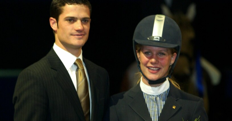 Angelica Augustsson, numera mästerskapsryttare för Sverige, vann ponnyhopptävlingen Prins Carl Philips Pris på Stockholm Horse Show i Globen 2002. Prisutdelaren var prins Carl Philip själv.