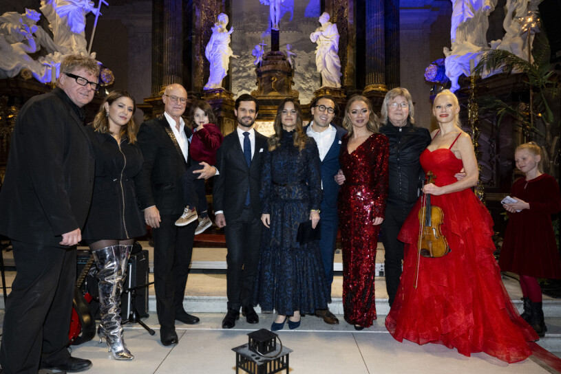 Sofia och Carl Philip med kvällens artistgäng.