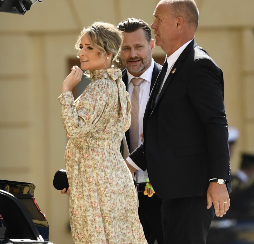 Lina Hellqvist med sin sambo Mattias Wikström (i mitten). Till vardags är de sambor i Järfälla utanför Stockholm. Prinsessan Sofias syster Lina Hellqvist Mattias Wikström sambo