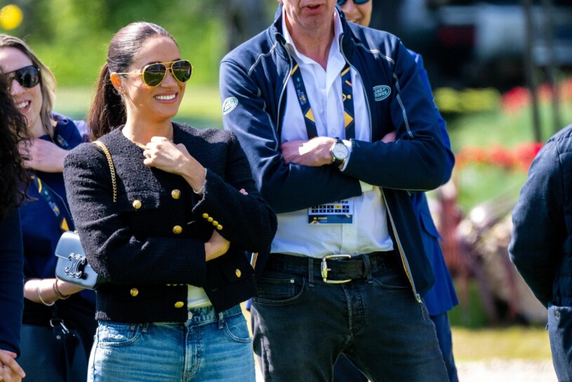 Meghan Markle i en jacka från Celine för runt 57 000 kronor. Meghan Markles jacka