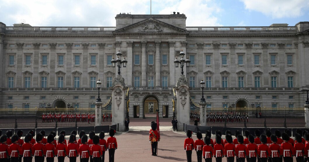 Kung Charles flyttar sitt kontor från Clarence House till Buckingham Palace. Buckingham Palace