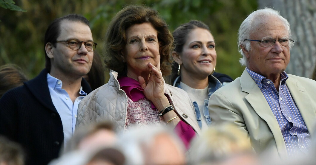 Prins Daniel, drottning Silvia, prinsessan Madeleine och kung Carl Gustaf under Victoriadagarna på Öland. Prins Daniel, drottning Silvia, prinsessan Madeleine och kung Carl Gustaf under Victoriadagarna på Öland