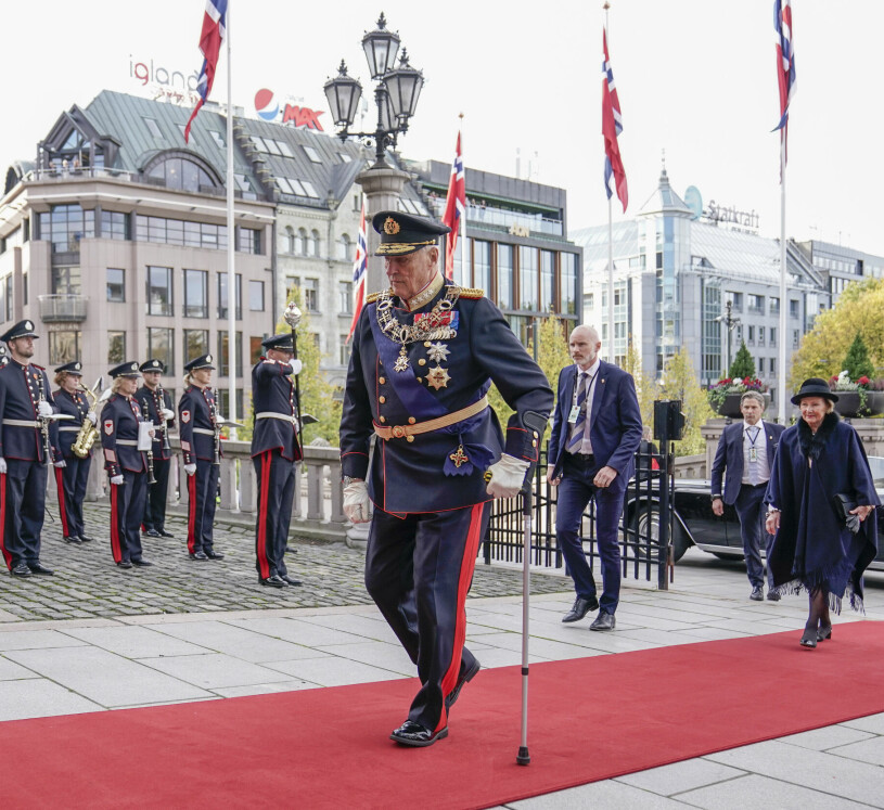 Kung Harald på väg för att öppna Stortinget, för 29:e gången.