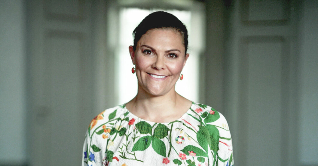 Förra sommaren invigde kronprinsessan Victoria den digitala Prideparaden i ett videosänt tal. Kronprinsessan Victoria håller tal på Pride