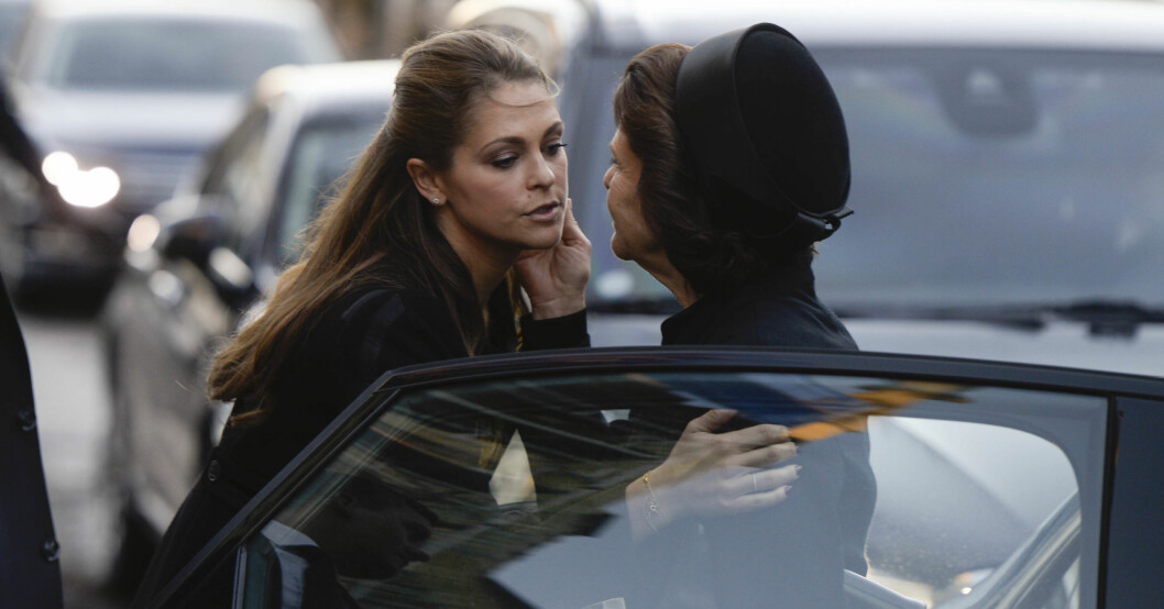 Nu var det länge sedan mor och dotter fick träffas i person. Foto: Prinsessan Madeleine och drottning Silvia kindpussas