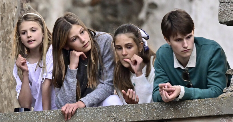 Prinsessan Estelle med Anaïs, Chloé och Leopold! Anaïs Sommerlath, Chloé Sommerlath, Leopold Sommerlath och prinsessan Estelle på Molly Sandéns konsert