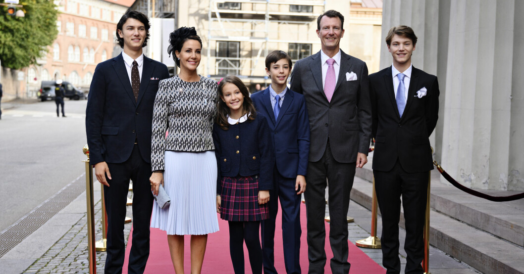 Nikolai, Felix, Henrik och Athena använda sina prins- och prinsesstitlar längre. Nikolai, Felix, Henrik och Athena använda sina prins- och prinsesstitlar längre