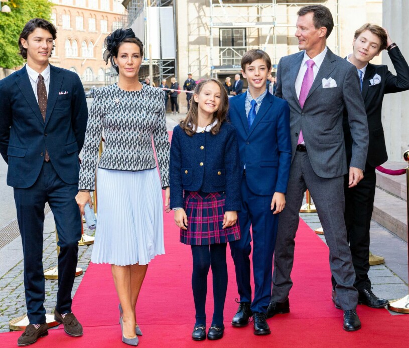 Inte längre kungliga: Nikolai, Athena, Henrik och Felix har tvingats ut ur det danska kungahuset, efter farmor drottningens chockbeslut. Prins Joachim med sin fru prinsessan Marie och sina barn Nikolai, Athena, Henrik och Felix