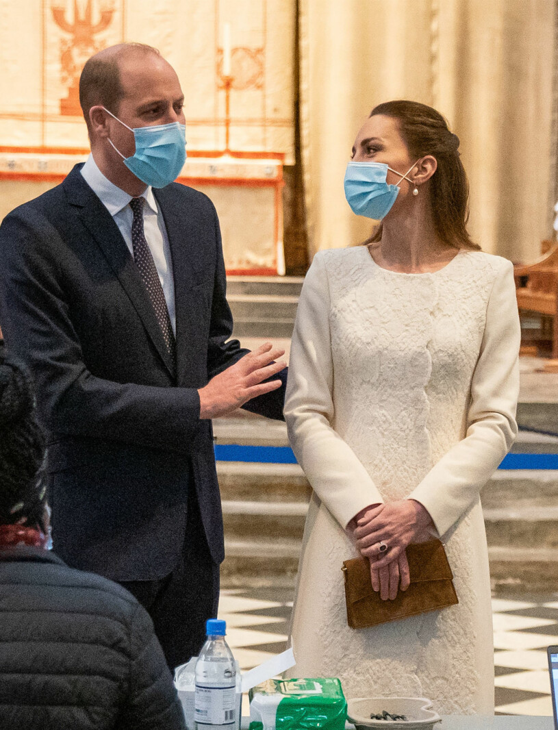 Prins William och Hertiginnan Kate bar munskydd när de besökte vaccinationscentralen i Westminister Abbey i mars.