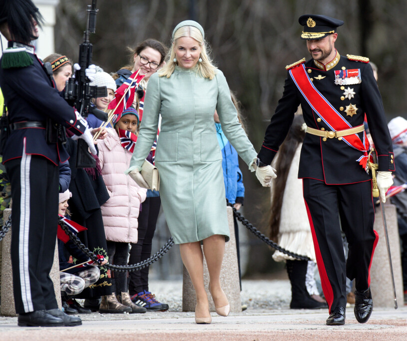 Det var så här det brukade se ut när det var statsbesök på Det Kongelige Slott. Kronprinsessan Mette-Marit Kronprins Haakon Statsbesök Oslo