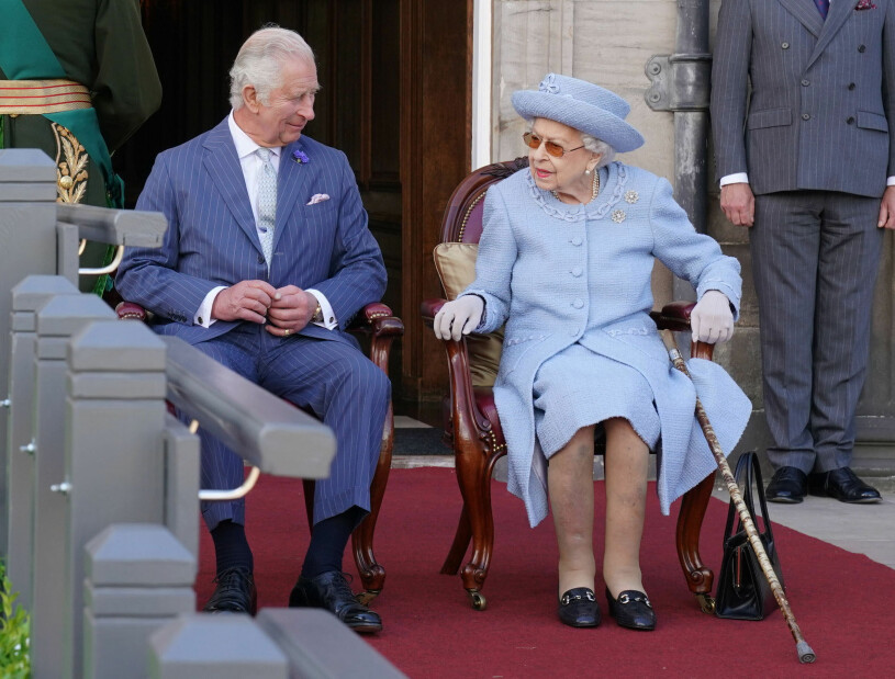 Charles med drottning Elizabeth i somras. Prins Charles och drottning Elizabeth