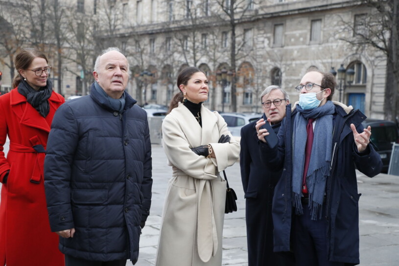 Bara franska! Här gällde det att hänga med i svängarna. Kronprinsessan Victoria Lena Bartholdson Notre Dame Paris