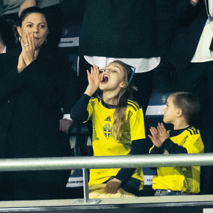 Både Estelle och Oscar är riktiga fotbollsfans!