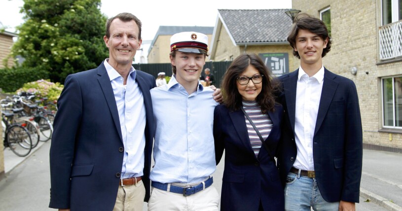Prins Felix tog studenten men mamma Alexandra stal showen! Prins Joachim, prins Felix, grevinnan Alexandra och prins Nikolai
