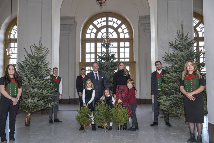 Julen kan börja. Skogshögskolan Prinsessan Madeleine Chris O’Neill Leonore Adrienne Nicolas slottets julgranar 2021