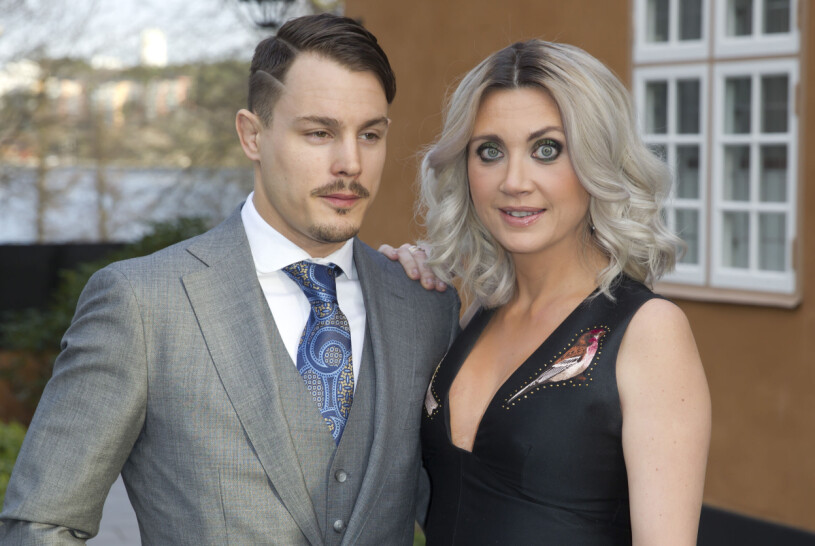 Simon och Camilla har varit gifta i fem år. Camilla Läckberg och Simon Sköld
