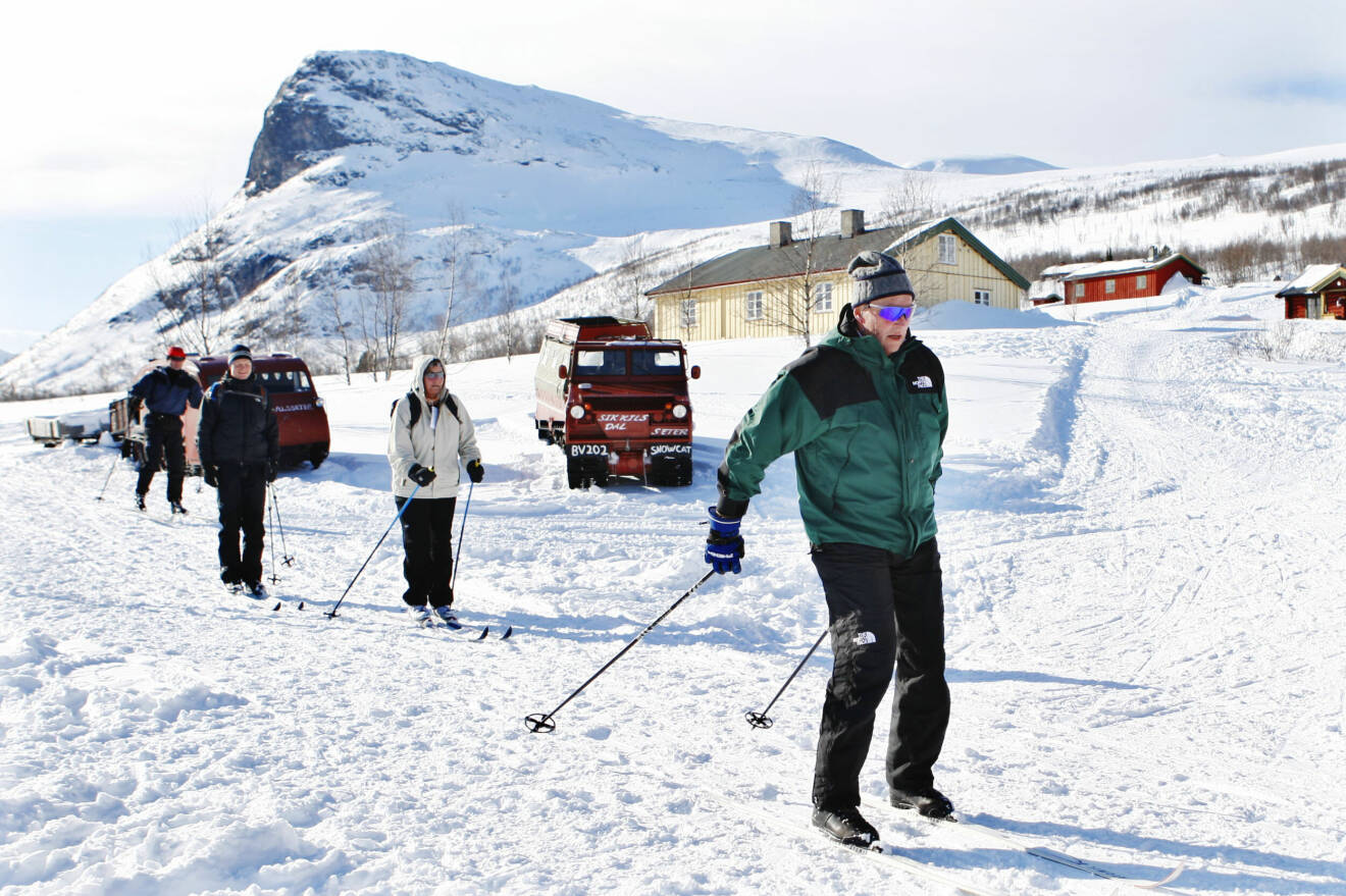 Kung Harald på skidor vid Prinsehytta i Sikkilsdalen