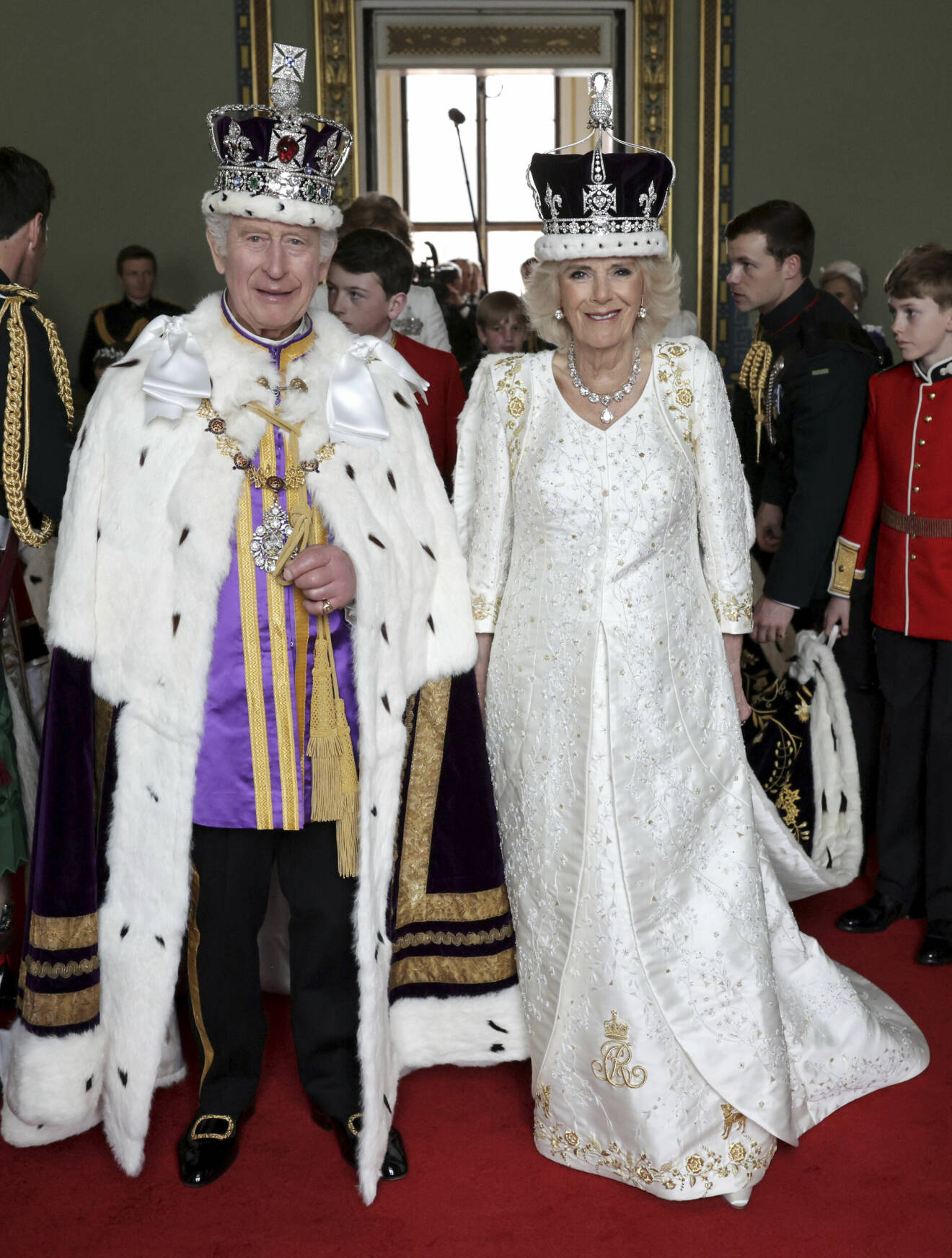 Hovets officiella bilder från kung Charles och drottning Camillas kröning
