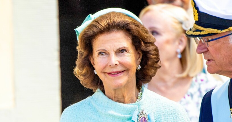 Drottning Silvia älskar verkligen sina barnbarn och bär armband med deras namn på. Drottning Silvia