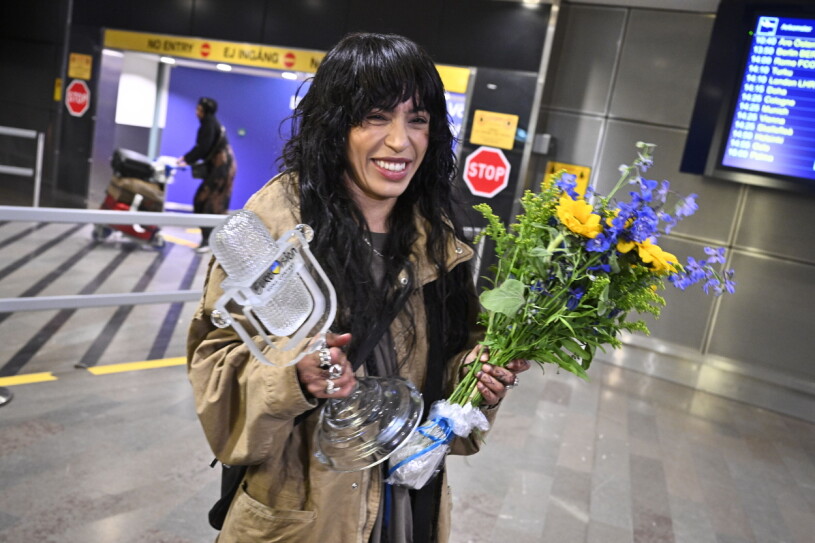 Loreen anländer till Arlanda efter segern med låten "Tattoo" i Eurovision Song Contest i Liverpool i lördags.
