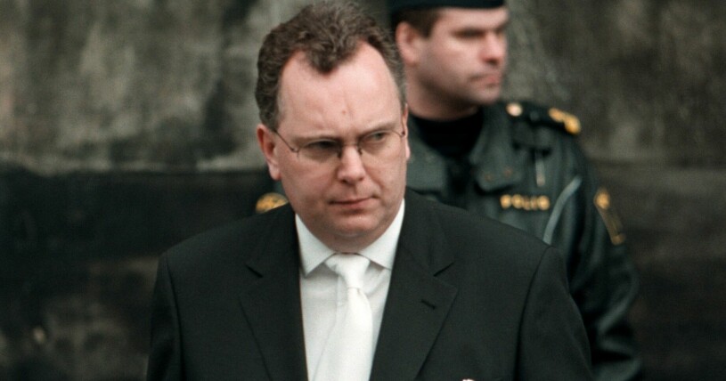 Jörn Rausing på sin fars begravning.