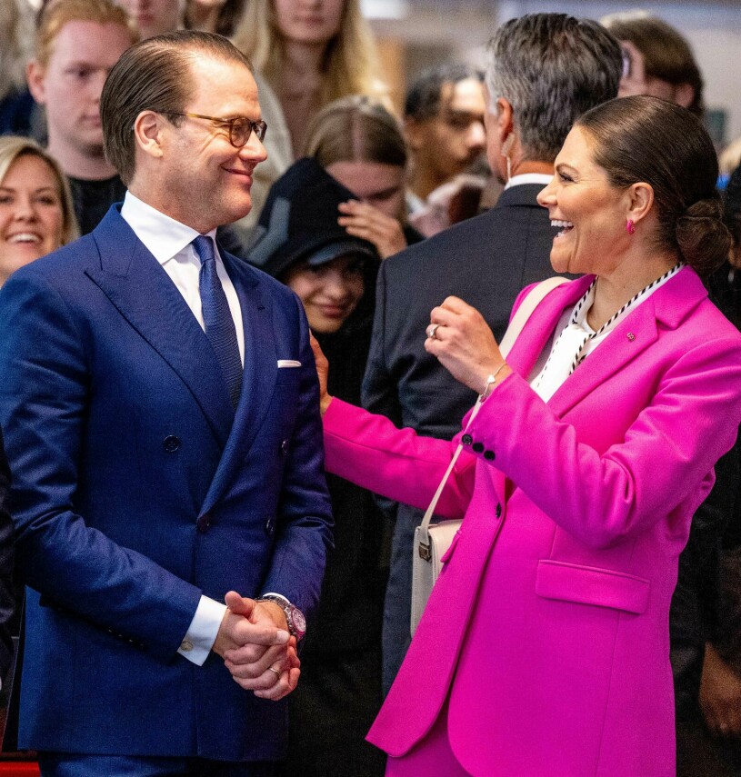 Den svensk-norska charmturnén rullar vidare. Kronprinsessan Victoria och prins Daniel