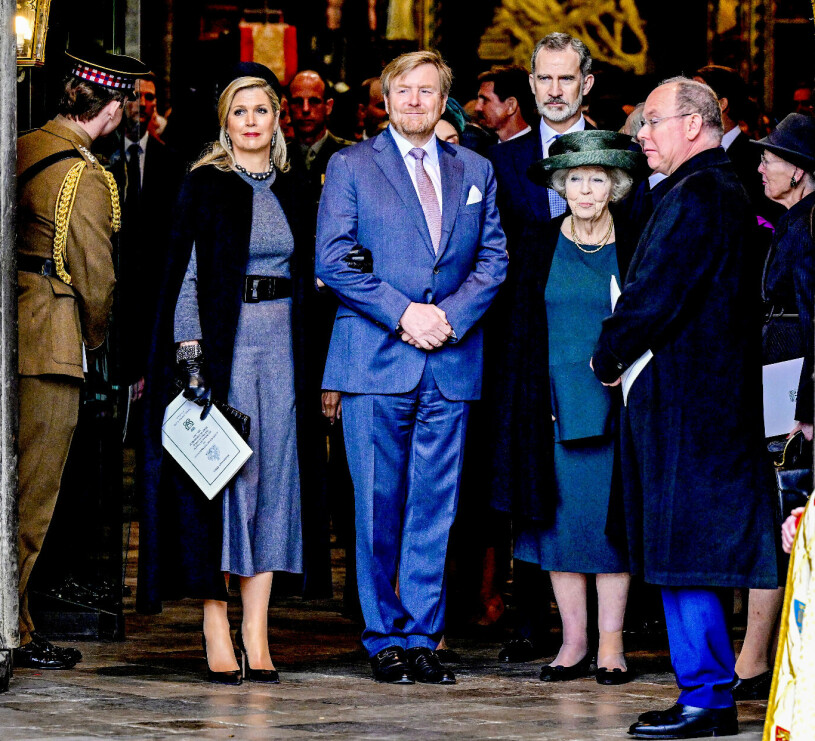 Drottning Maxima med sin man Willem-Alexander, kung Felipe, prinsessan Beatrix och furst Albert av Monaco.