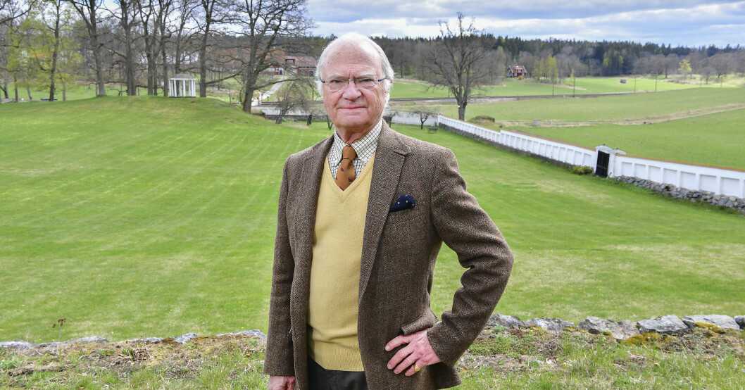 Kung Carl Gustaf älskar sitt jord- och skogsbruk vid helgslottet Stenhammar. Kungen på Stenhammar slott