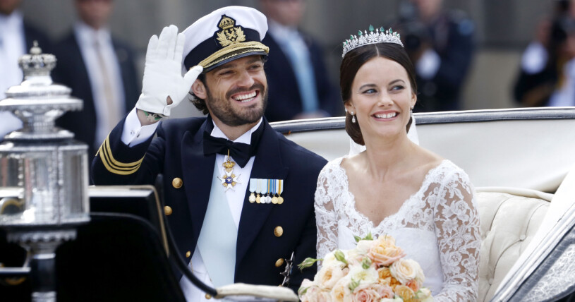 På bröllopet bar prinsessan Sofia diademet med grön topping. Prins Carl Philip och prinsessan Sofia på deras bröllop 2015