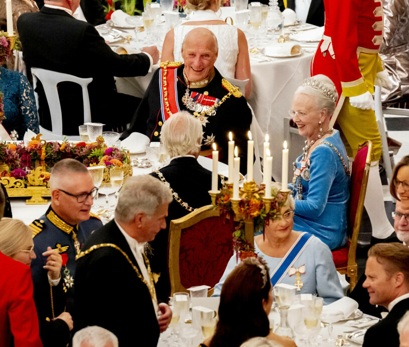 Drottning Margrethe med sina bordsherrar: Kung Carl Gustaf och kung Harald. Drottning Margrethe med sina bordsherrar: Kung Carl Gustaf och kung Harald