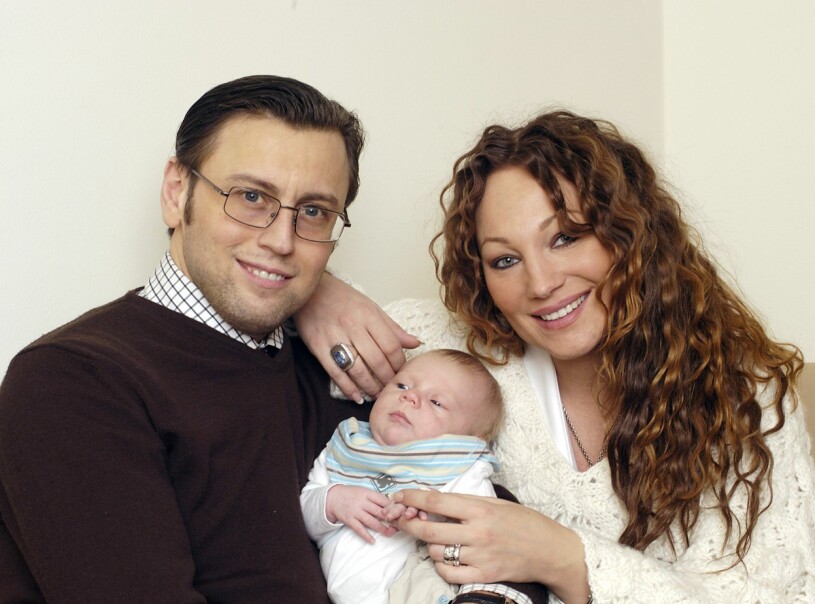 Den 8 januari 2004 blev Charlotte Perrelli mamma för första gången – till sonen Angelo. Charlotte och Nicola Perrelli med sonen Angelo 2004
