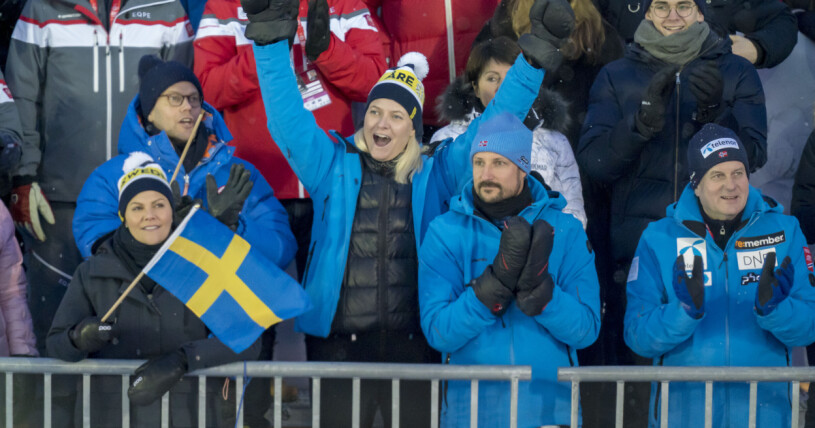 ...och så här under alpina VM i Åre. Prins Daniel, kronprinsessan Victoria, kronprinsessan Mette-Marit och kronprins Haakon