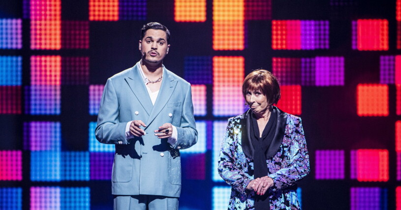 Eva Rydberg gästade Melodifestivalen 2021 – här med fjolårets programledare Oscar Zia. Eva Rydberg med Oscar Zia i Melodifestivalen 2022.
