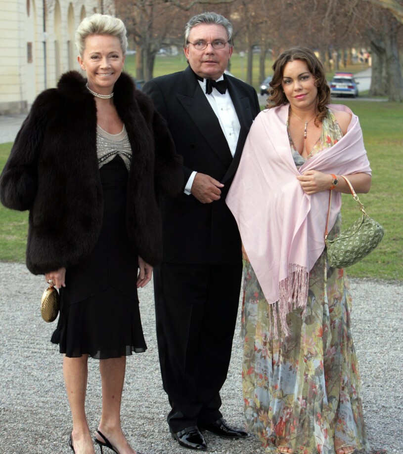 Tim Génetay med hustrun Kerstin och dottern Josephine på kungens 60-årsfest på Drottningholm. Nu har Tim Génetay gått bort, 75 år gammal. Tim Génetay död hustrun Kerstin Magnusson Génetay dottern Josephine Zapata Génetay