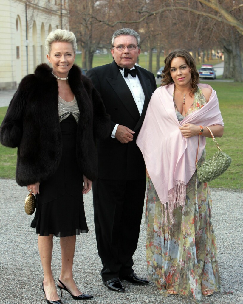 Familjen Génetay är vänner med hela kungafamiljen, men tyvärr gick pappa Tim bort 2021. Här med frun Kerstin och dottern Josephine.