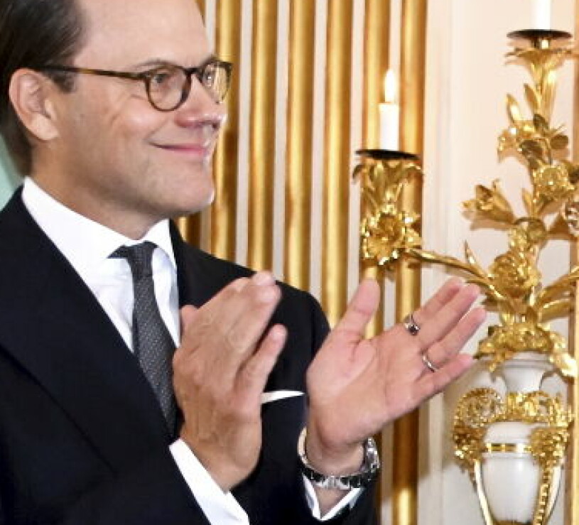 Prins Daniel – och hans ring – på UD i dag, för att dela ut pris till Årets Exportregion och Årets Exportsuccé. Prins Daniel med en Oura-ring på fingret