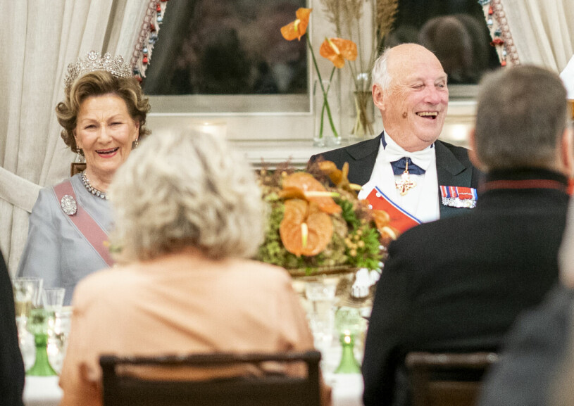 En ovanligt uppsluppen kung Harald! Kung Harald Drottning Sonja