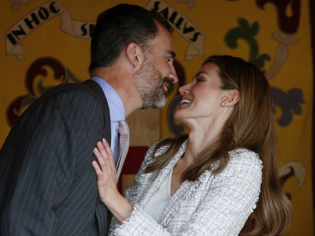 Så kära! Letizia är den första “vanliga” kvinnan som blivit Spaniens drottning. I maj firar de 14-årig bröllopsdag.