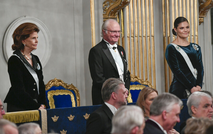 Laguppställningen hos Svenska Akademien i fjol. Kungen, drottning Silvia och kronprinsessan Victoria vid Svenska Akademiens högtidssammankomst 2021